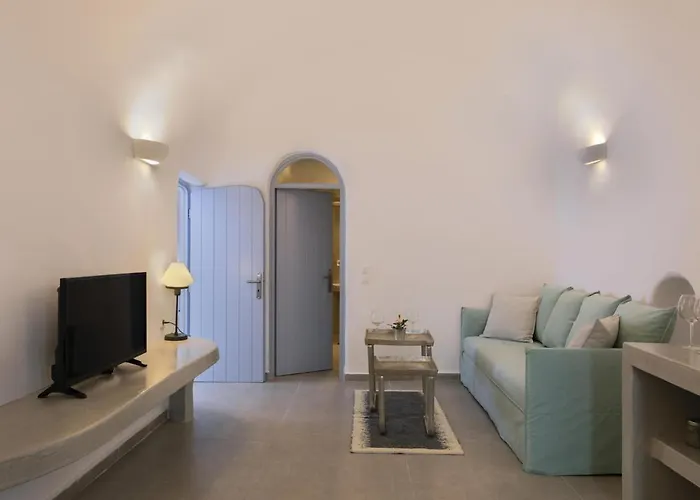 Ammoudi Sunset Cave Santorini Daire