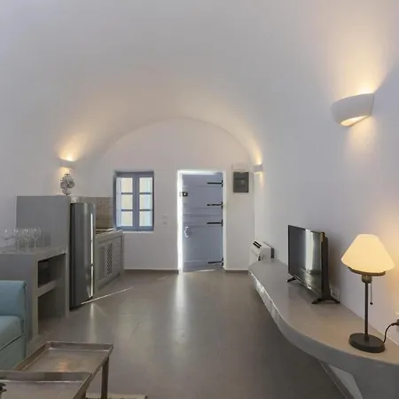 Ammoudi Sunset Cave Santorini Oia