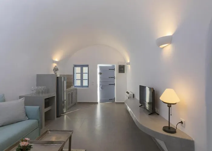 Ammoudi Sunset Cave Santorini イア